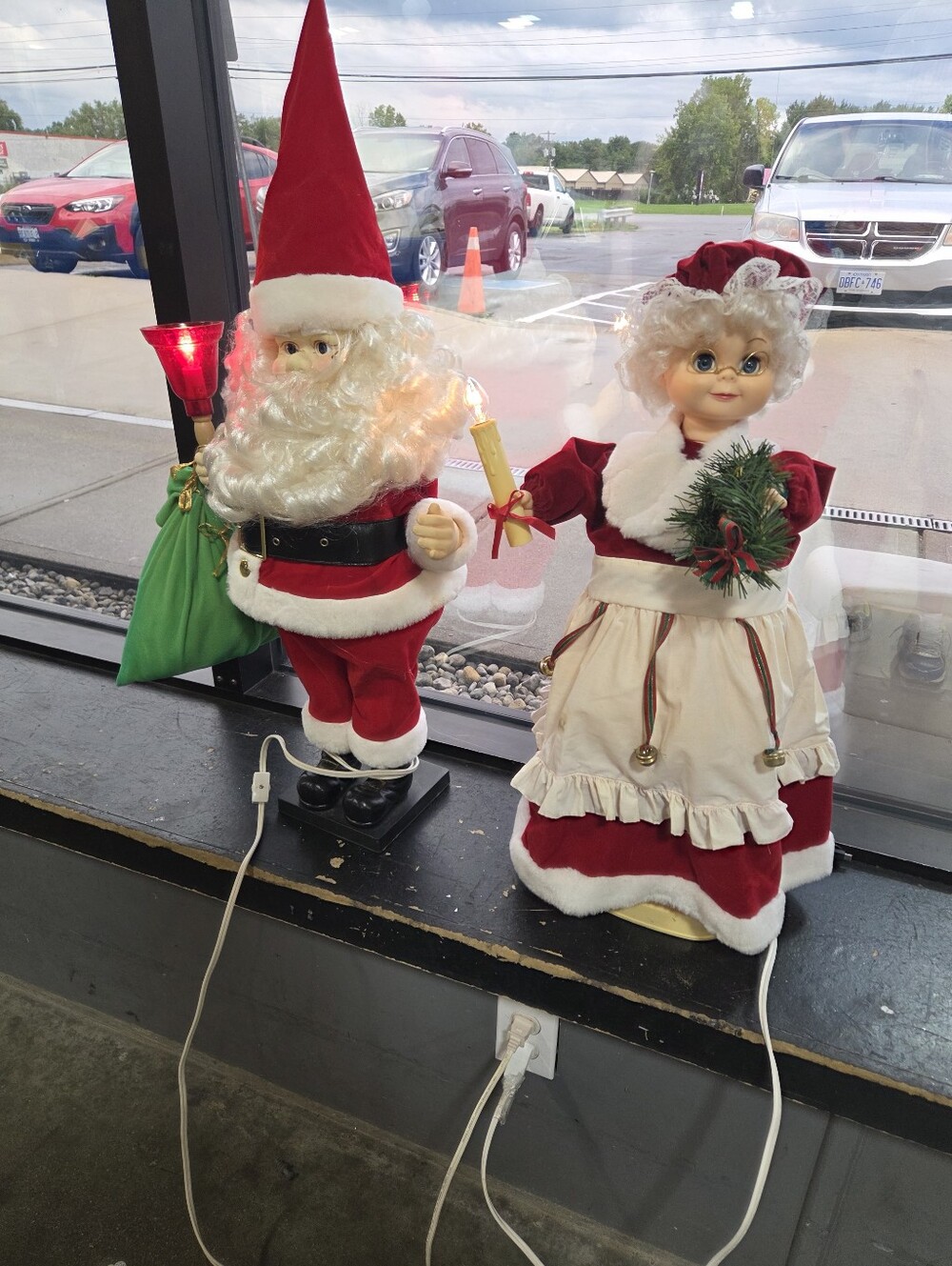 Vintage Holiday Creations Animated Santa & Mrs. Claus Figures Light Up Set